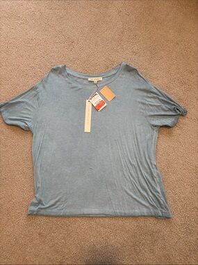 Soft flowy shirt size medium